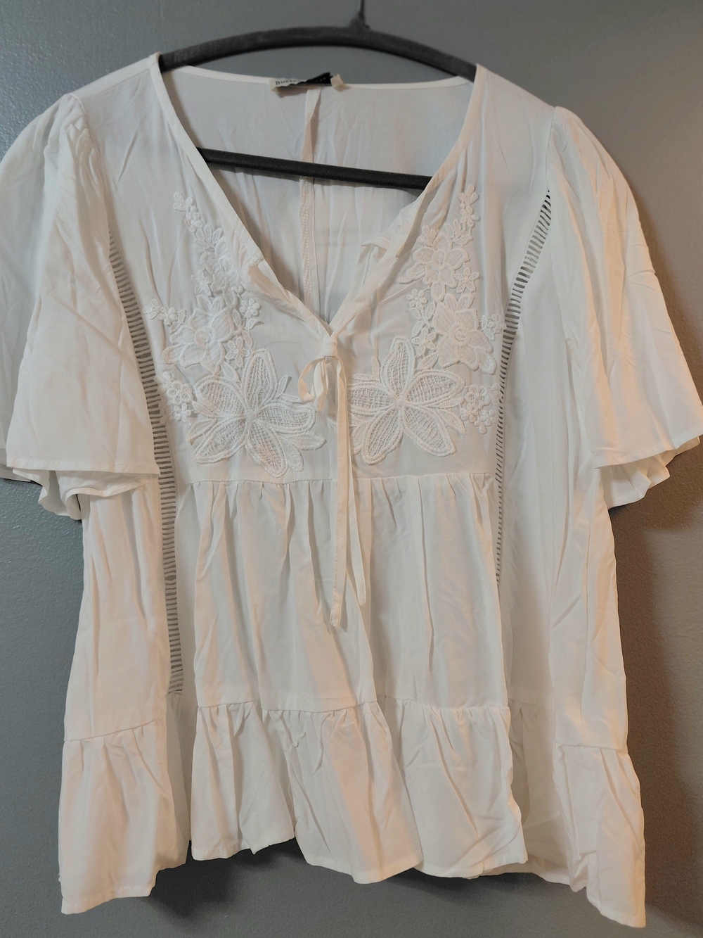 Women's White Floral Embroidered Peasant Top